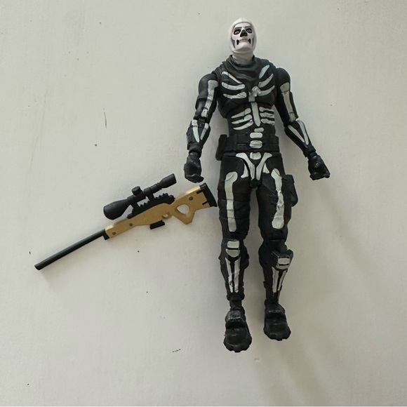 Fortnite Skull Trooper 7" and Gun Posable Action Figure Join - Picture 2 of 6